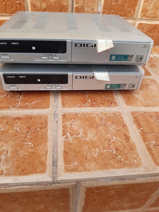 Antena parabolica+ 2 satellite receiver Digi