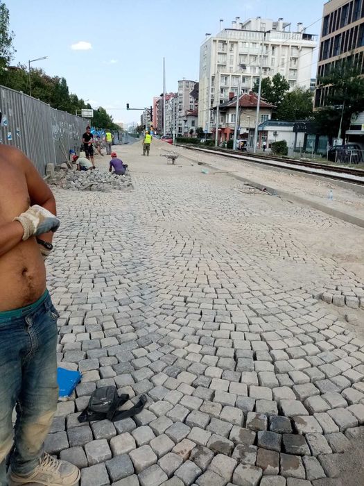 Редене на гранитен и бетонен паваж,бордюри,парко елементи