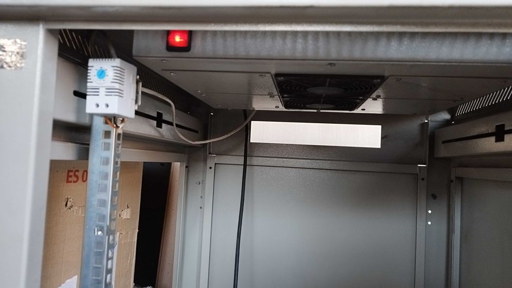 Рак шкаф - Комуникационен шкаф за компютъпно оборудване 60/60/132см