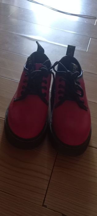 Красные батинки со шнурками