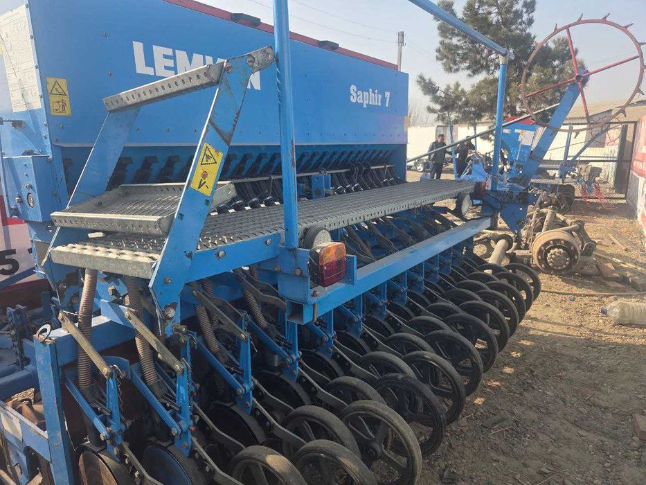 LEMKEN Saphir 7 selkasi