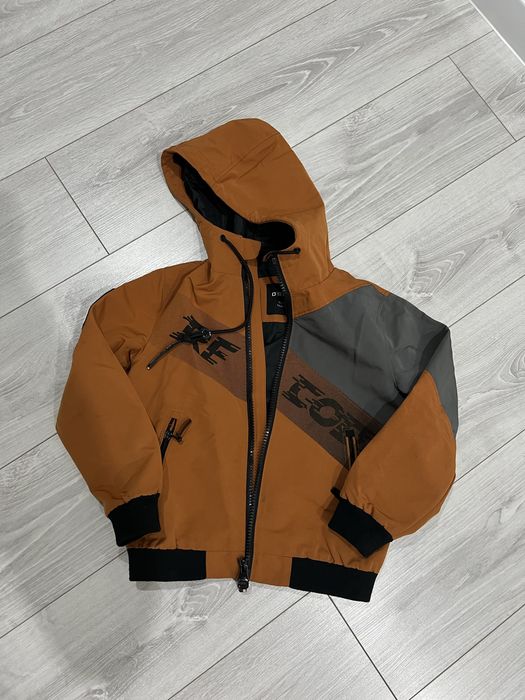 Продам куртку на мальчика