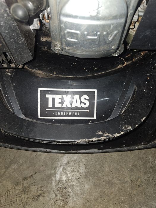 Masina de tuns iarba gazon