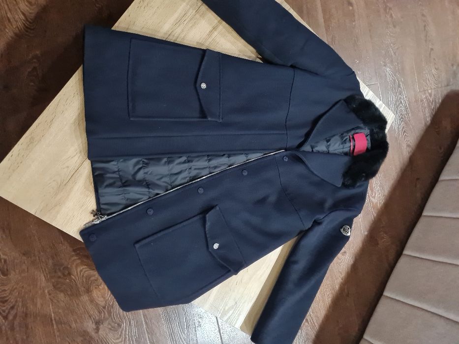Женское пальто Moncler оригинал темно-синего цвета,воротник норка.