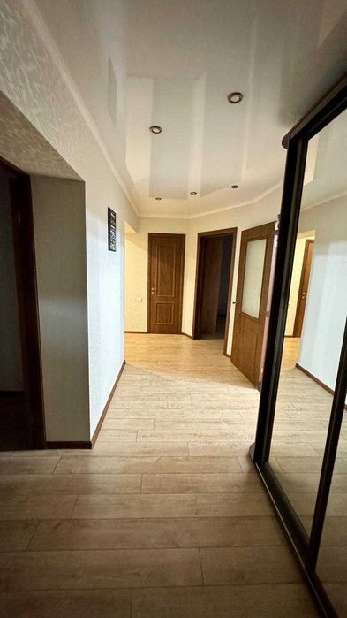 Продам 3 комнатную квартиру 96 кв. м