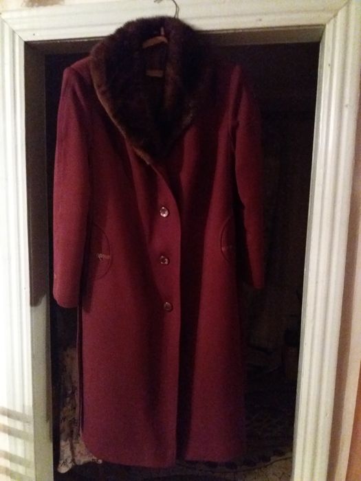 Продам вещи пальто и др. товары