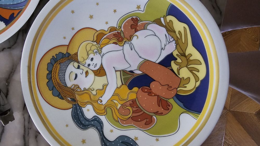 Антикварна чиния