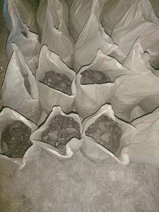Продам уголь,песок в мешках.