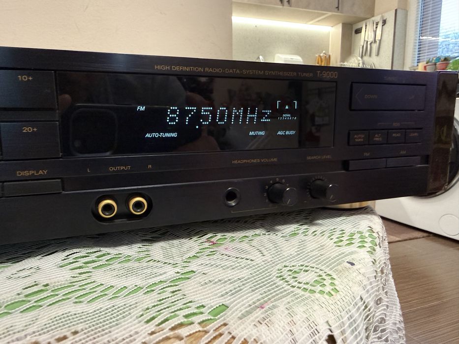 FineArts T-9000 FM Тунер