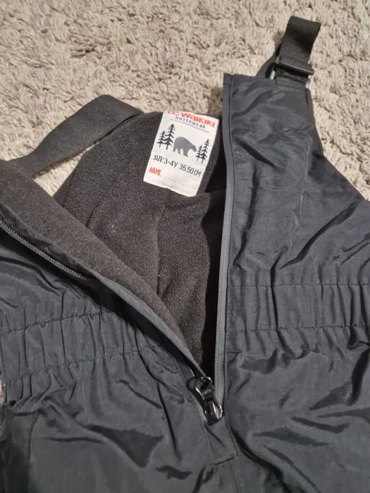 Pantaloni cu bretele impermeabili