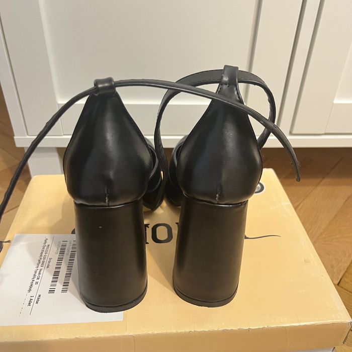 Обувки с дебел ток