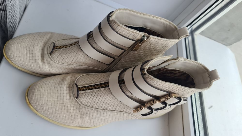 Продаю демисезонные ботиночки...