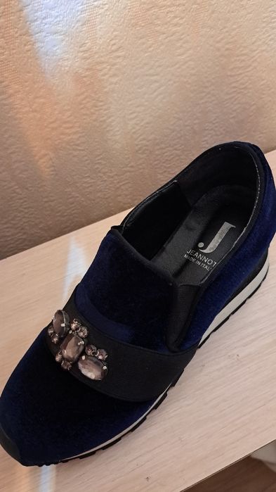 Продам туфли замшевые  размер 35