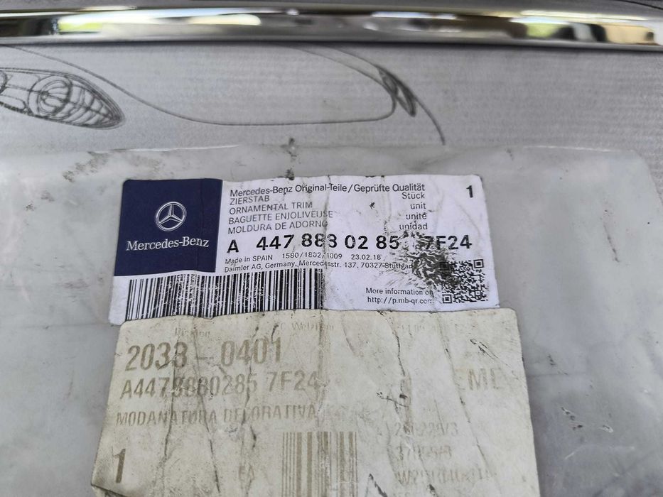 Ornament Cromat Bară Față / Grilă Mercedes-Benz Clasa V / Vito W447 2018 / 2014-2024 Cod OEM A4478830285 (5A3)