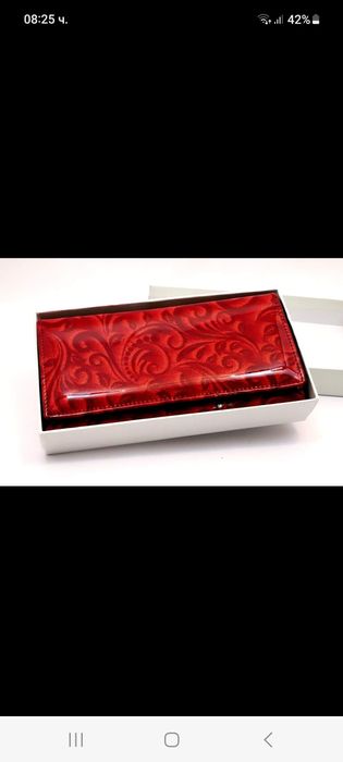 Страхотни червени дамски портмонета, естествена кожа.
