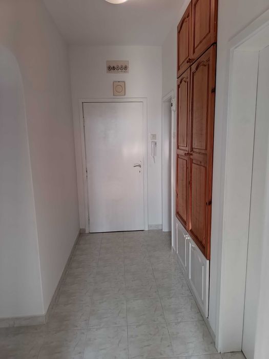 Дава се под наем Тристаен апартамент в Варна, Победа - 70 кв.м за 561 € - Снимка #2