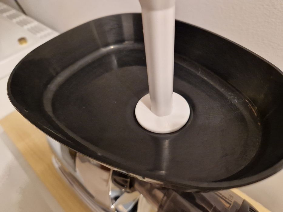 Хоризонтална пресоваща сокоизстисквачка Omega MM900