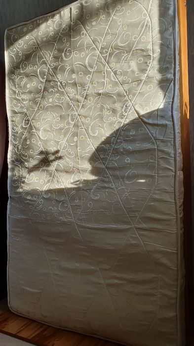 Матрац матрас в отличном состоянии