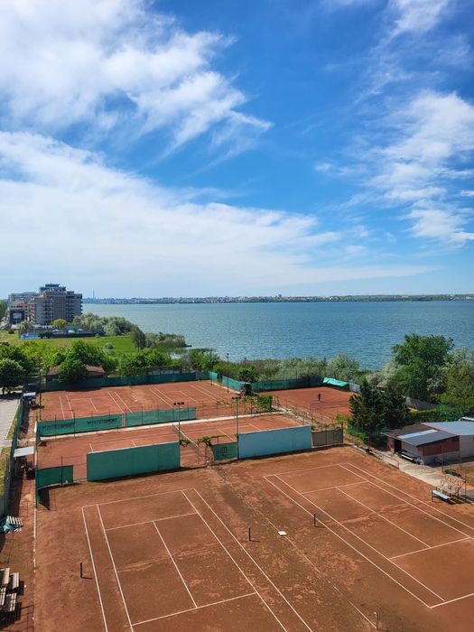 Apartament cu două camere cu vedere lac si mare