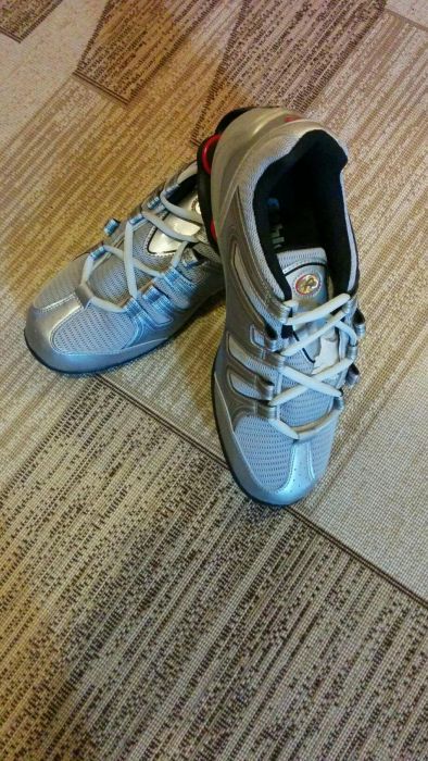 Vând Adidas Athletic