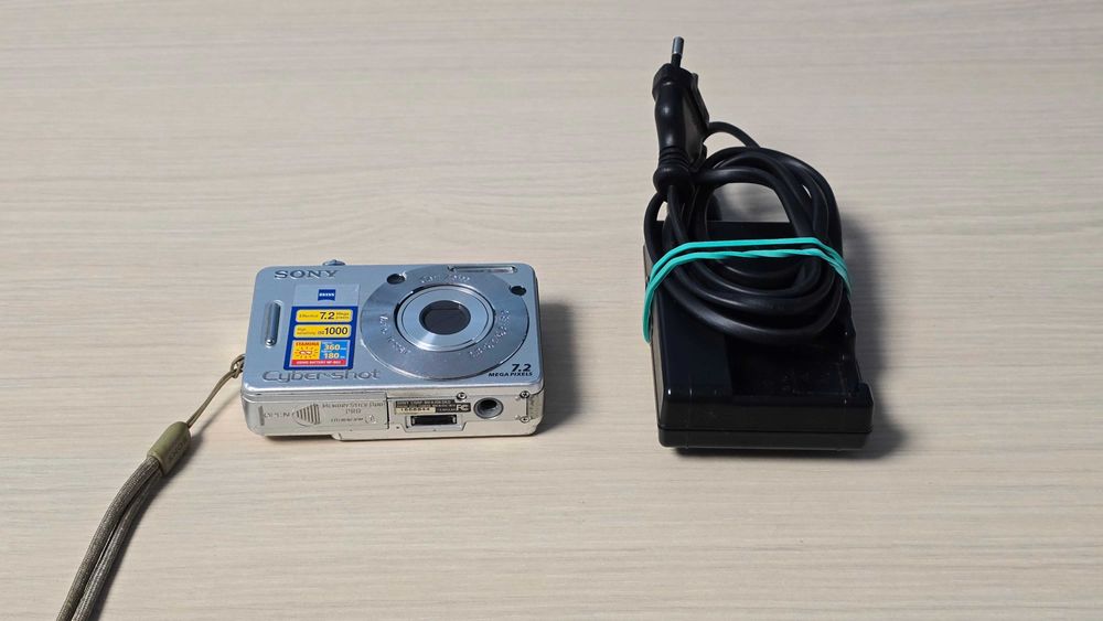 Vand camera Sony DSC W70