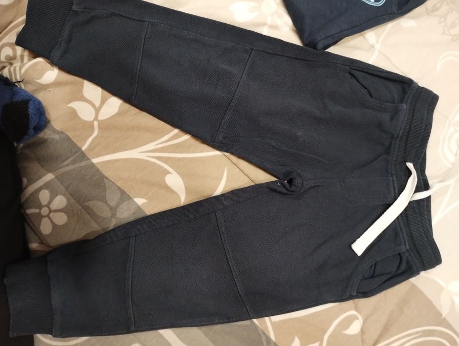 Три суичъра, четири долнища