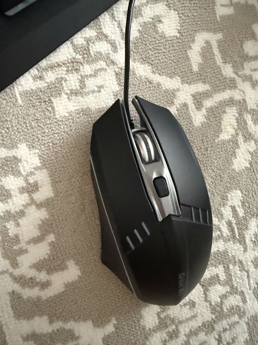 Продам игровую клавиатуру с мышкой