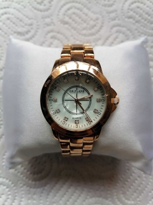 Нови часовници с камъни Сваровски