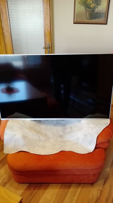 Маса, столове, телевизор