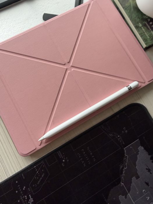 Apple ipad 8th. generation, rose gold.