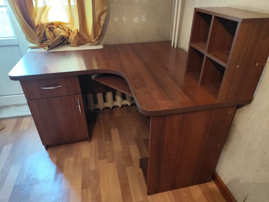 Компьютерный стол