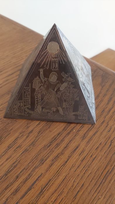 Statuete egiptene 2 bucăți, masca, piramida, Vaza egipteana