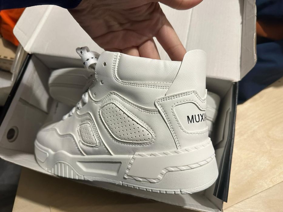 Обувки от Тенденз