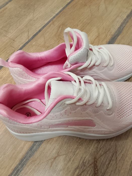 Дамски маратонки    Новиови