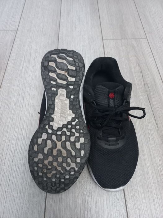 Маратонки Nike 43