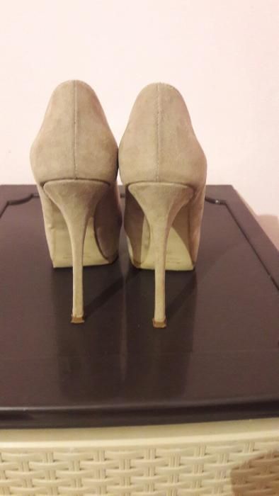 Елегантни обувки от естествен велур