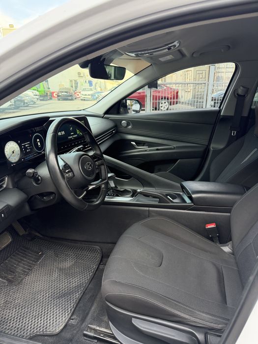 Hyundai elantra 1.6 3pazitsa