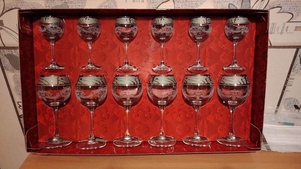 Продам набор бокалы и рюмки