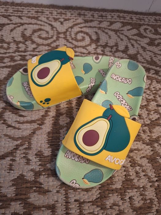 Продам детские сланцы