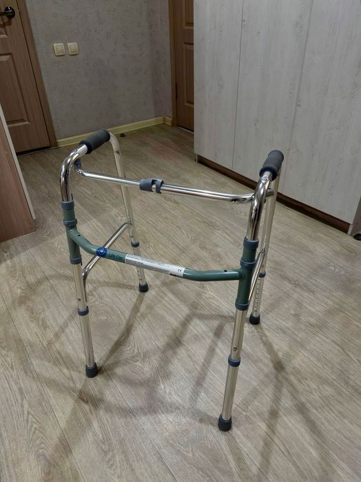 Медицинские ходунки для взрослых