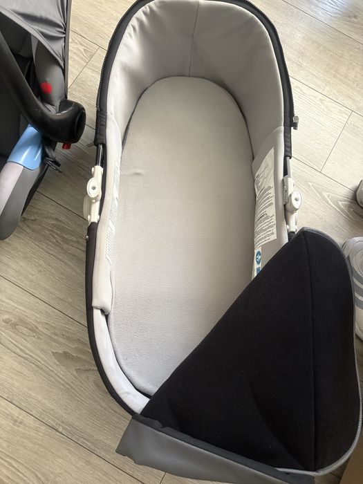 Carut bebe cu landou si scoica