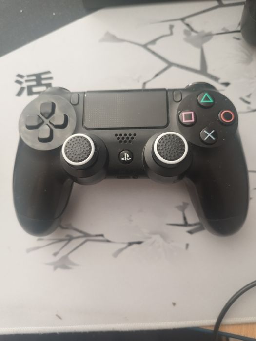 Продам playstation 4 fat