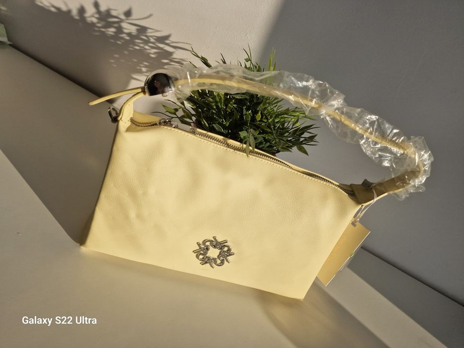 Poșete noi cu eticheta