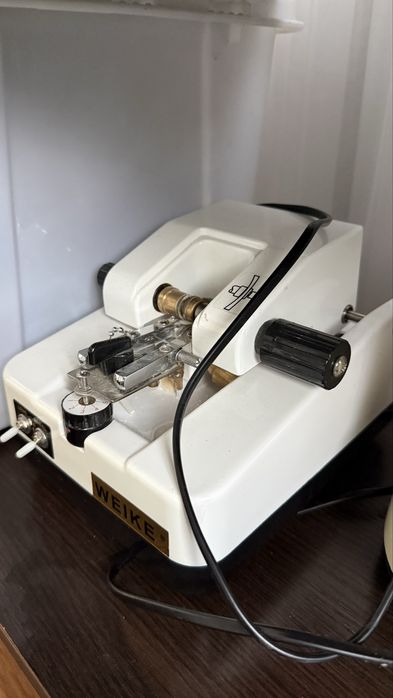 Аппараты для изготовления очков.