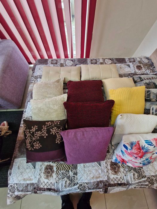 Продават се декоративни възглавници