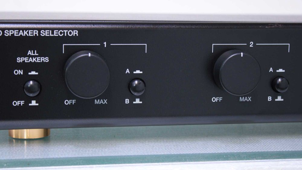 Selector audio 4 perechi boxe Sima SSW-L4EX, protecție suprasarcină.