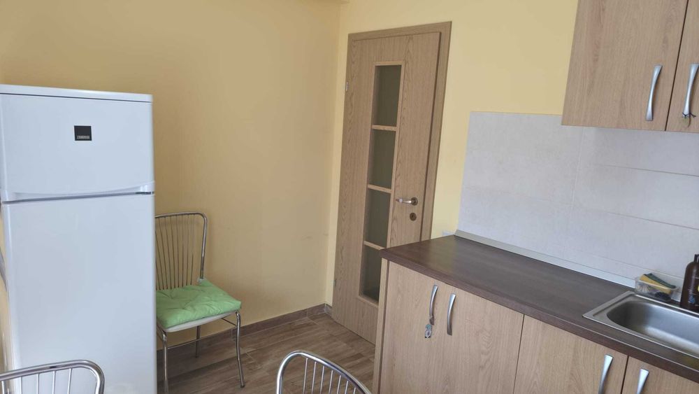 Ofer spre închiriere apartament cu 1 cameră