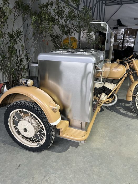 Vitrina Motocicleta inghetata