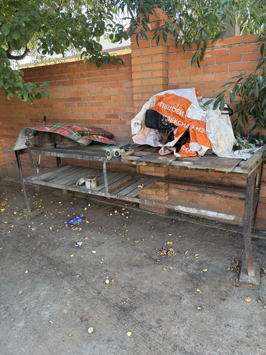 Продам стол с тисками
