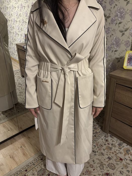 Тренч-плащ нрвый от Max Mara